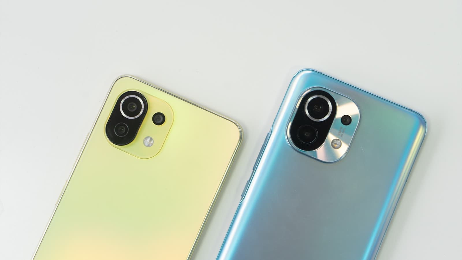 Réparation de smartphone - écran ouvert sur établi