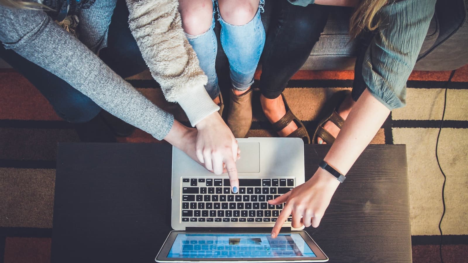 Équipe en formation professionnelle salle de cours
